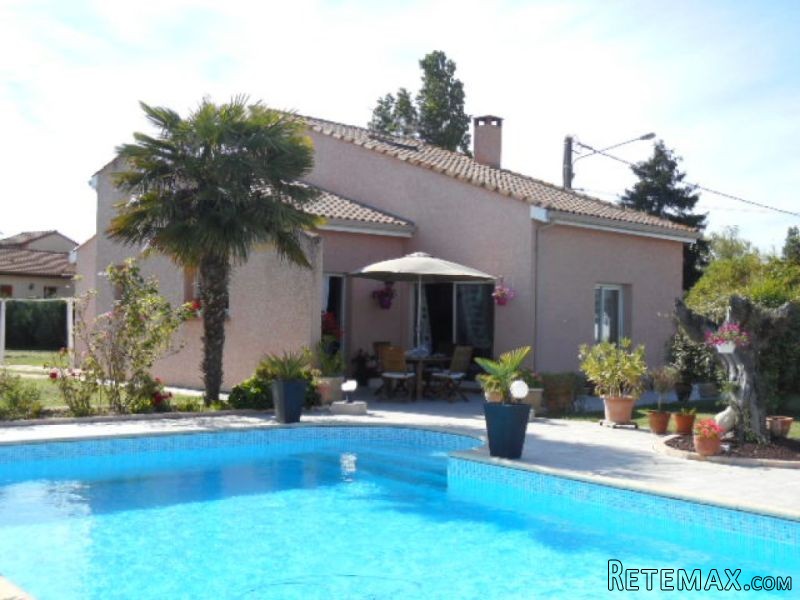Well Renovated Villa With Garden..