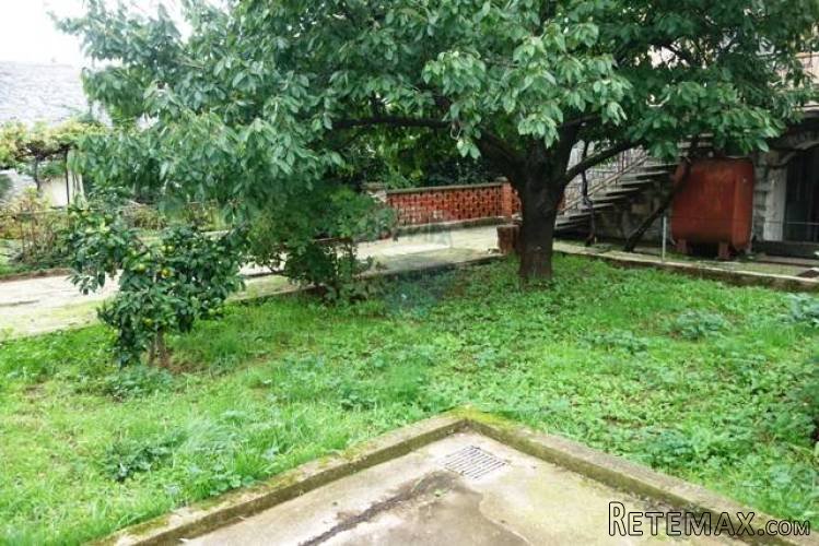 SAMOSTOJEĆA KUĆA S LIJEPIM DVORIŠTEM U CENTRU PULE - 4