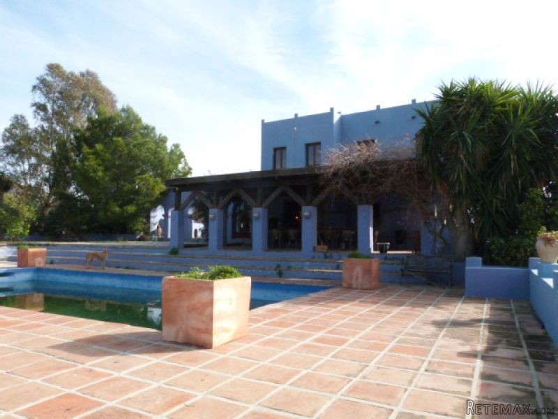 6 bedroom, 4 bathroom Finca/Country..