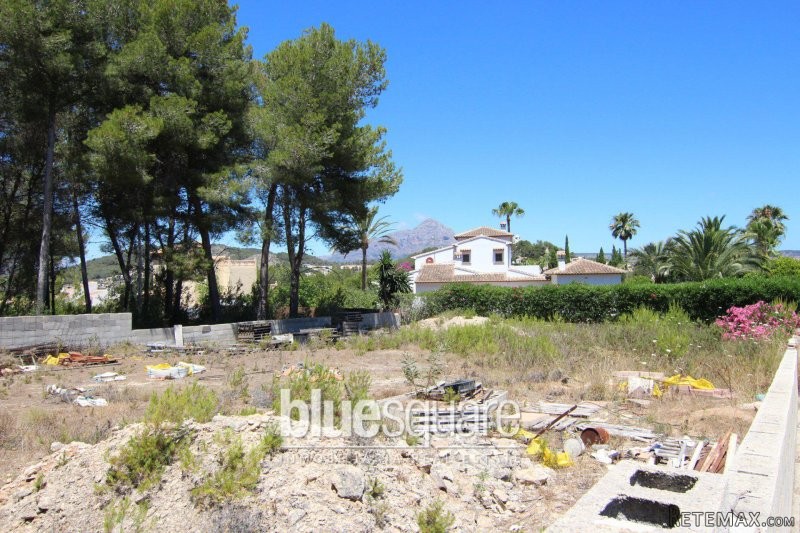 Flat plot with water and electricity in..