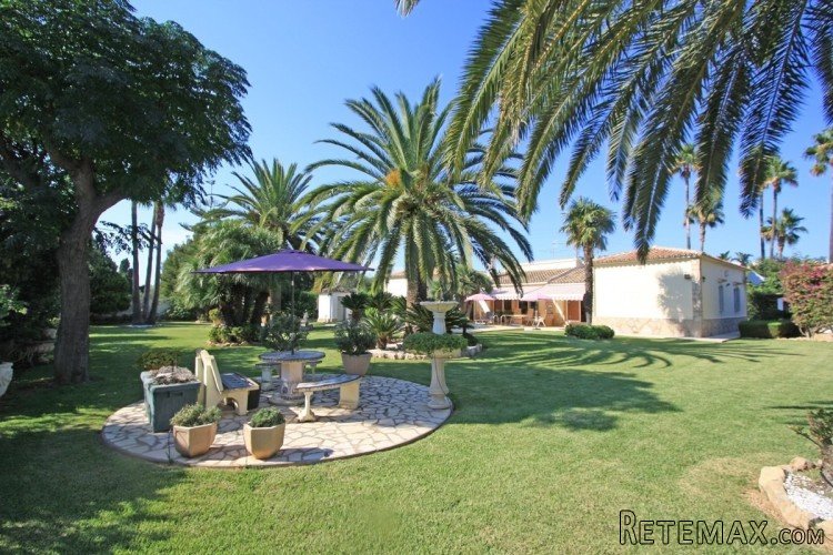 Magnificent finca for sale less than 500m walking distance.. - 2
