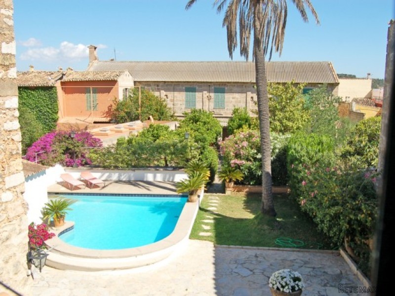 Big Property In The Heart Of Alaro