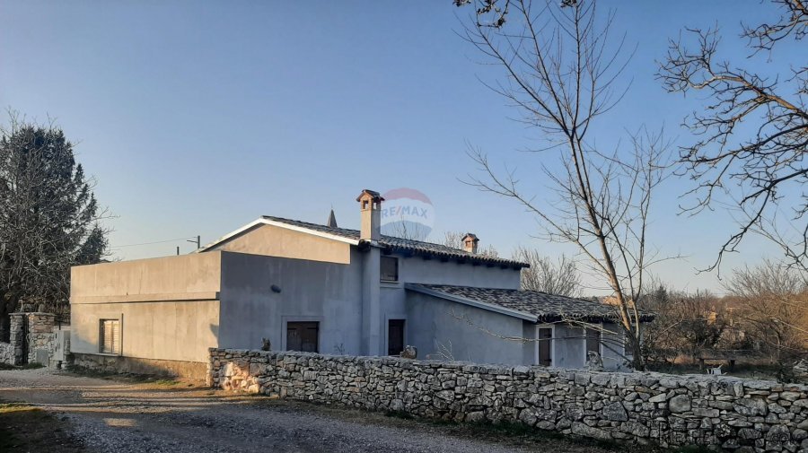 Istra, Svetvinčenat, parcela s kućom na prekrasnoj lokaciji - 4