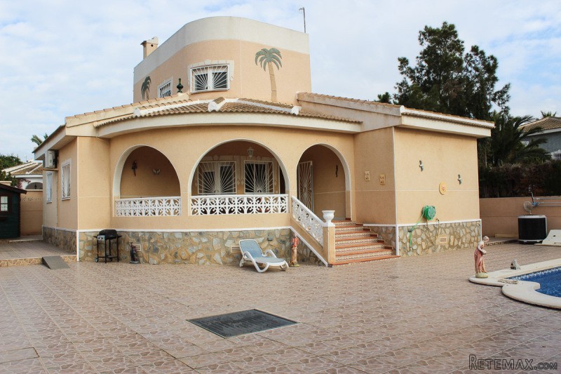 4 Bedrooms - Villa - Alicante - For Sale