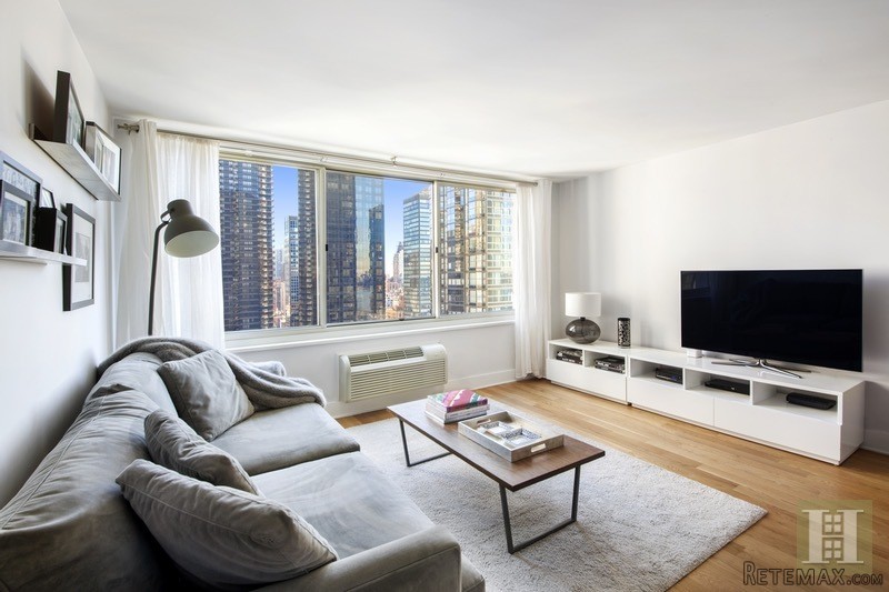 1 bedroom Apartment For Sale: 333 EAST..