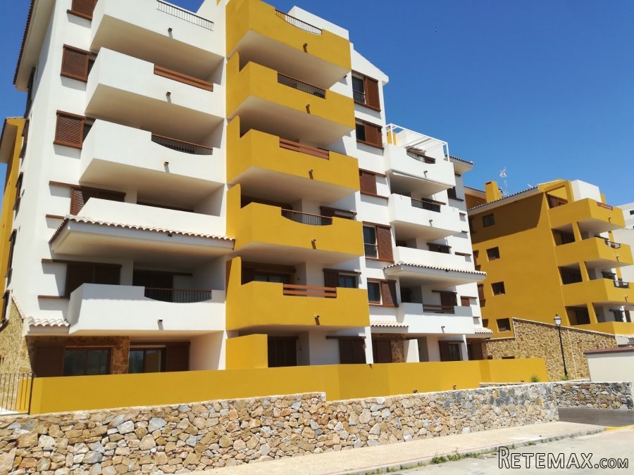 Nuevo apartamento en primera línea de mar en Punta Prima.. - 2