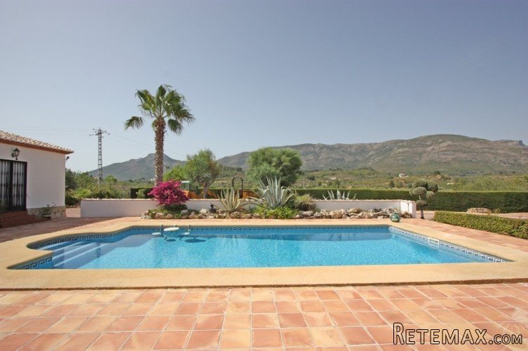 This modern, single storey finca with a separate guest.. - 2