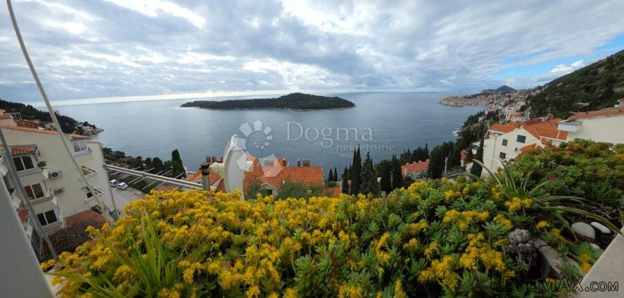 Sunčani stan s dva balkona – pogled na Lokrum i Dubrovnik