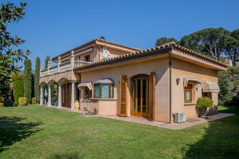 Excellent detached house with..