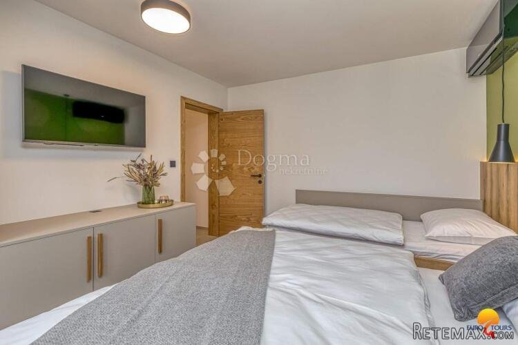 Očaravajuća apartmanska kuća u samom centru Vrsara - 3