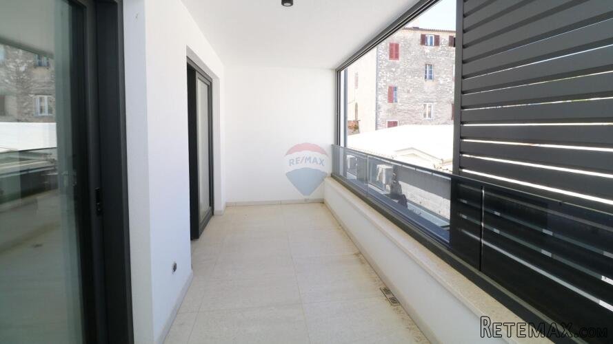 POREČ, centar- stan s garažom u novogradnji - 3