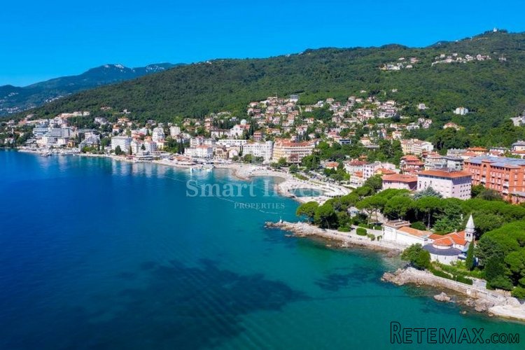 OPATIJA – CENTAR, POSLOVNI PROSTOR S IZLOGOM