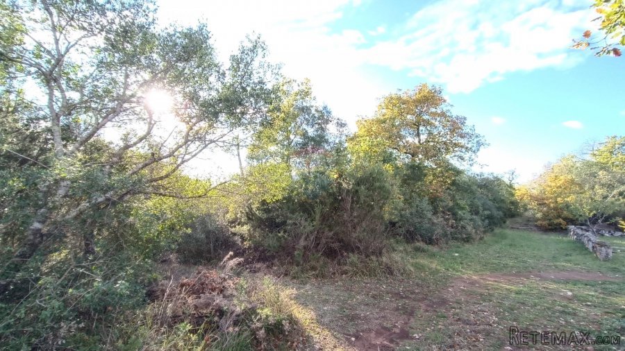 Peroj - vikend zemljište 330m2 - 2