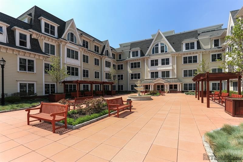 1 bedroom House For Sale: 225 Stanley..