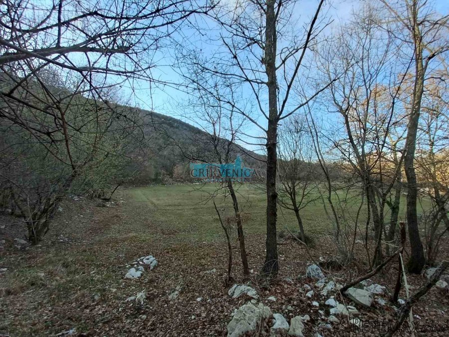 Ucrtana kuća sa velikom kvadraturom zemlje - 3