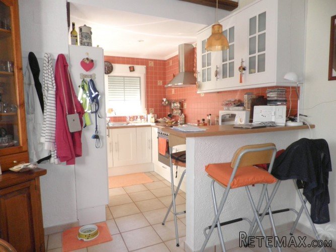 Very comfortable semi detached house only 100m from the.. - 5