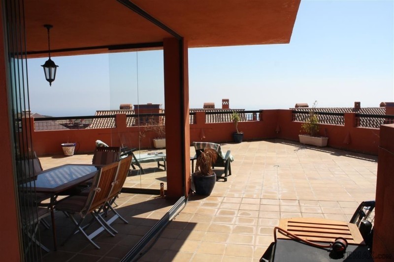 2 Bedroom Middle Floor Apartment in..