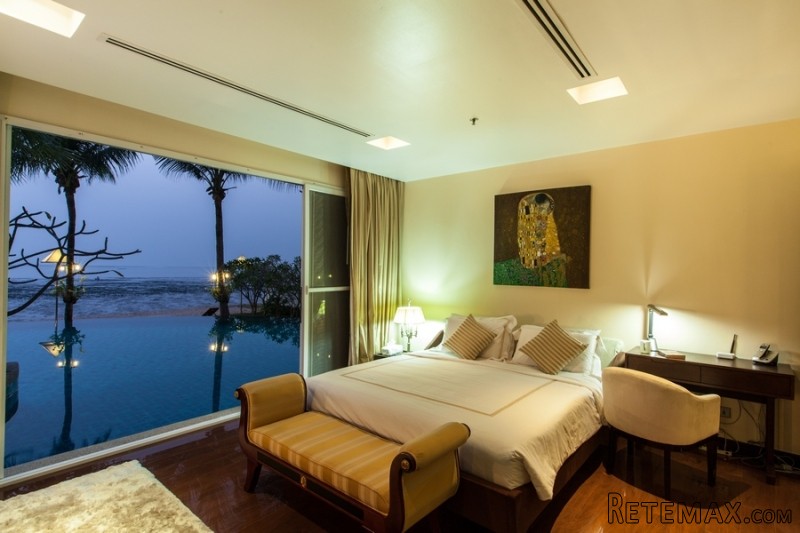 Ananya: Ultra-luxury beachfront..