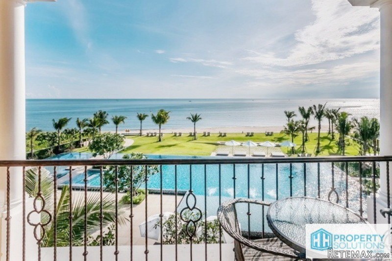 Amazing Absolute Beachfront New Condo..