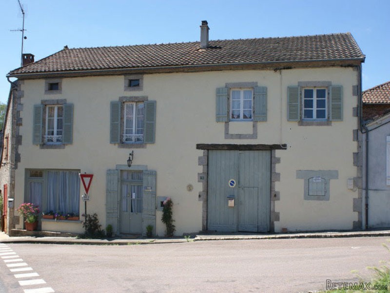 Reduced Renovated 3-Bed Village House..