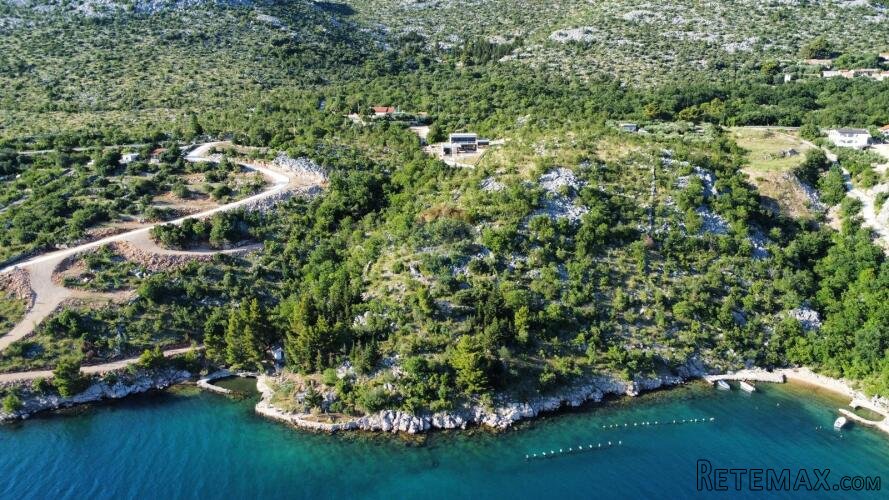 Starigrad Paklenica - vila, garaža, bazen, igralište, osama