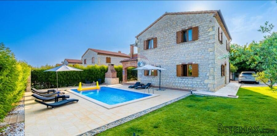 Istra, Juršići - kamena vila s bazenom