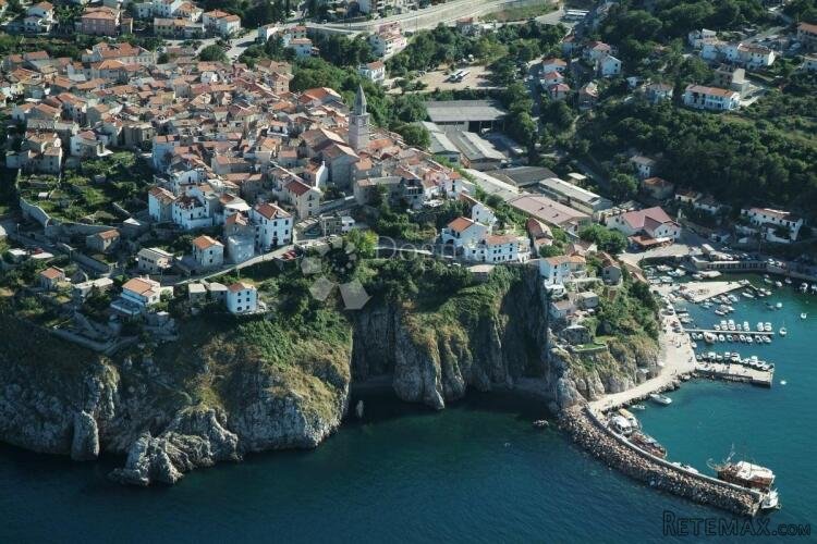 VRBNIK - GRAĐEVINSKO ZEMLJIŠTE S OTVORENIM POGLEDOM NA MORE - 11