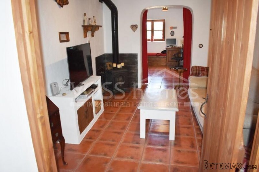 A lovingly and quality renovated edge of village house of.. - 12