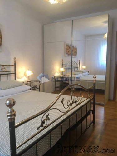Šibenik, Vodice, 3 apartmana+suteren, vrt, parking mjesta - 12