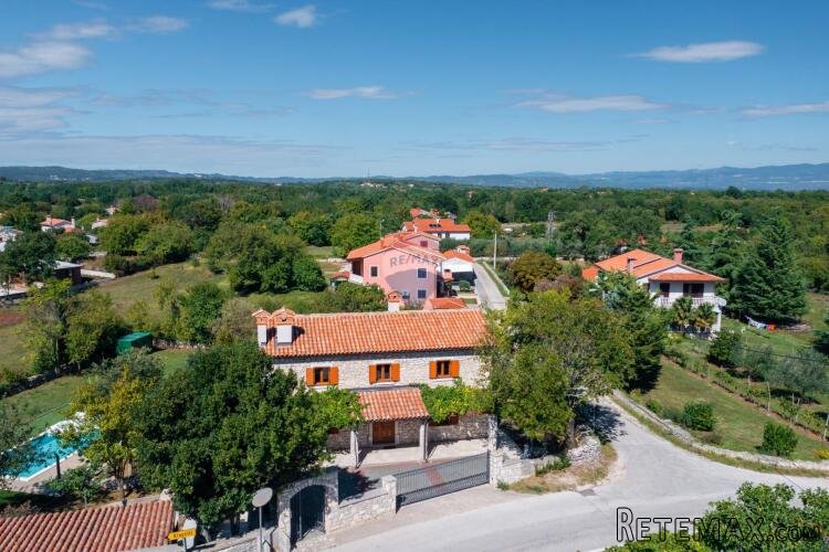 Labin, Istra - kamena kuća s bazenom i okućnicom od 2010m2 - 2