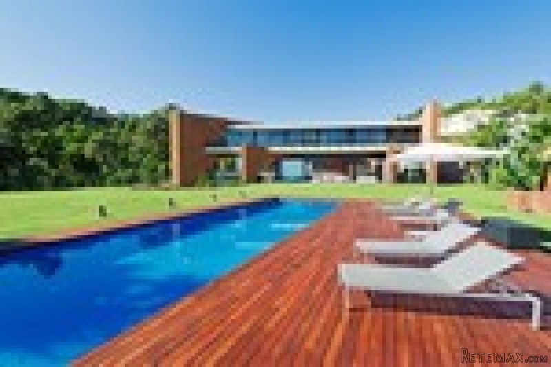 8 Bedrooms - Villa - Malaga - For Sale