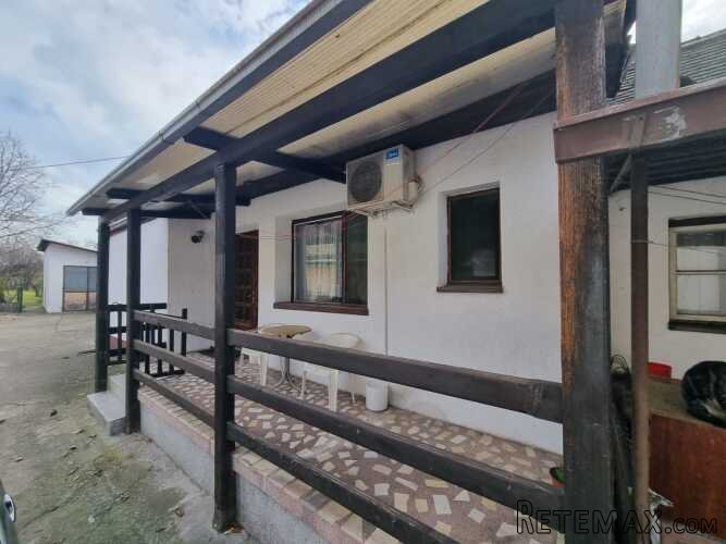 Kuca i pomocni objekti 220m2,plac 11ari - 13