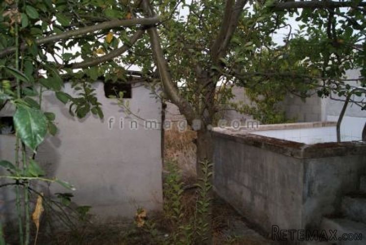 Plot of land of 136 m2 with newly built house of 32 m2..