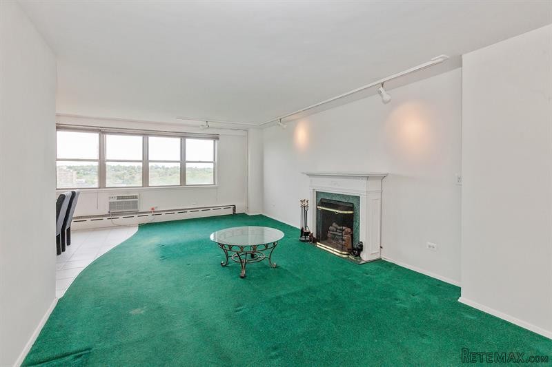 2 bedroom Commercial Property For Sale:.. - 2