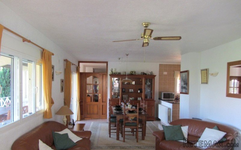 Large 5 bedroom finca set in a large flat plot close to the.. - 5