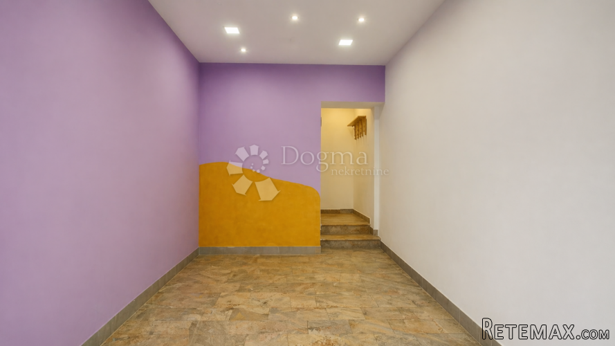 Poslovni prostor 19m2 - centar Pule