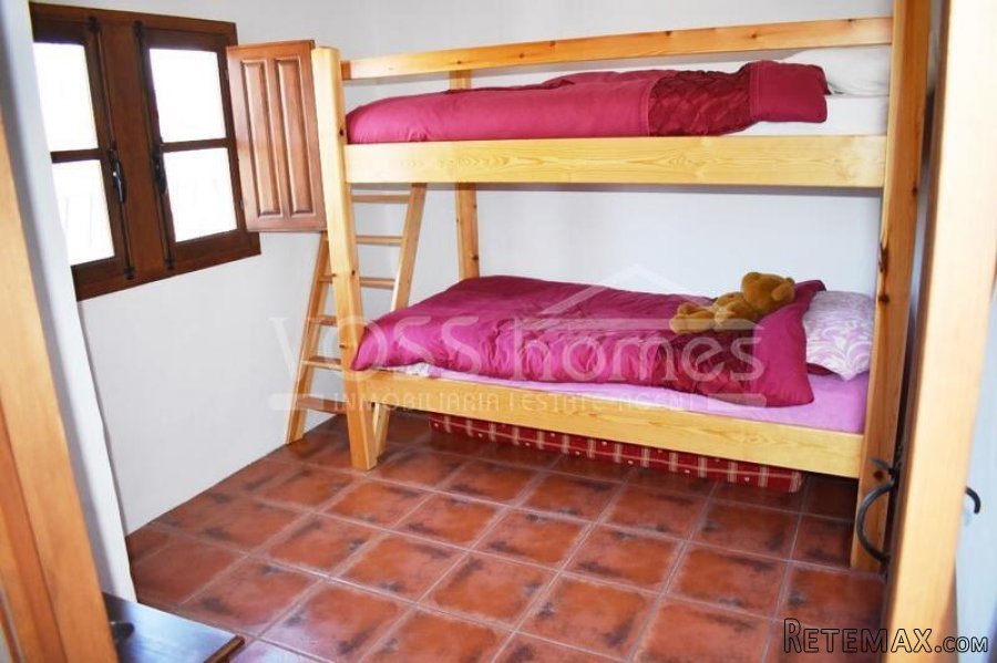 A lovingly and quality renovated edge of village house of.. - 18