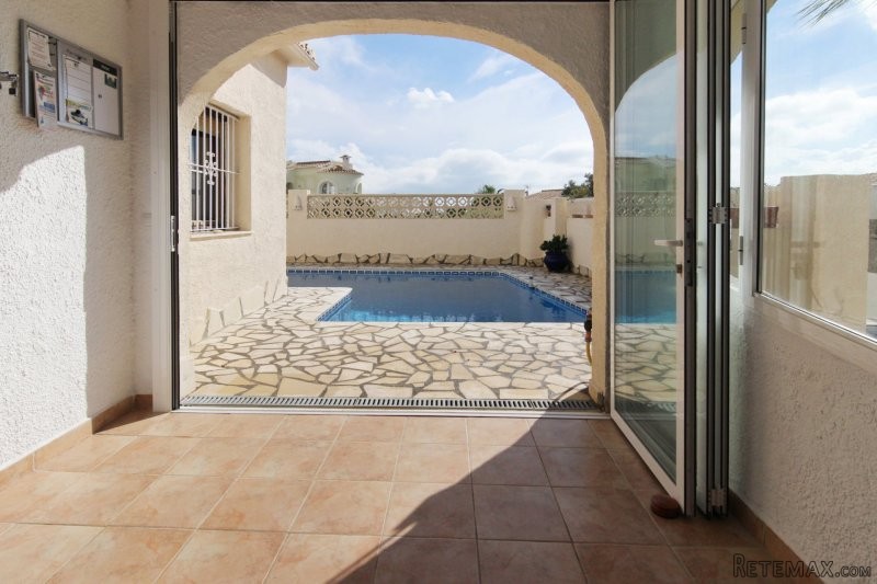 Modern 2 bedroom Villa with sea view