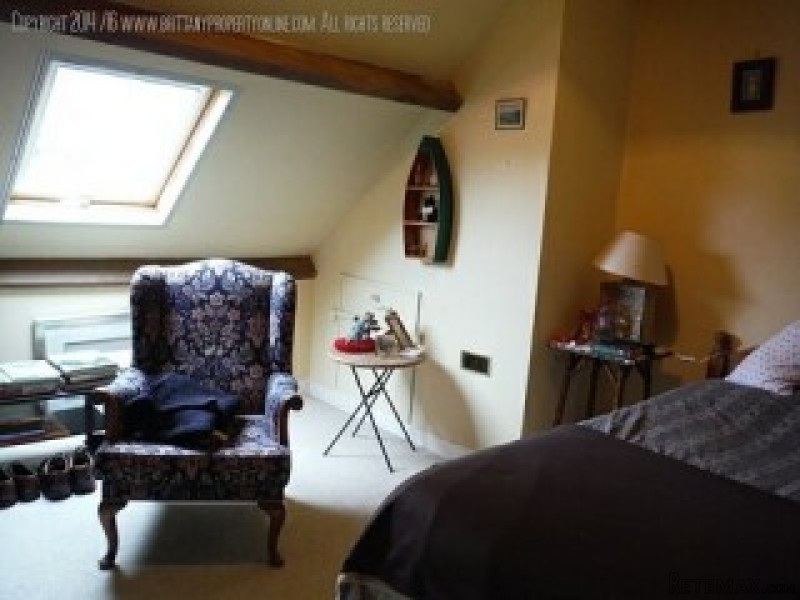 3 bedroomed cosy house in the village.. - 2