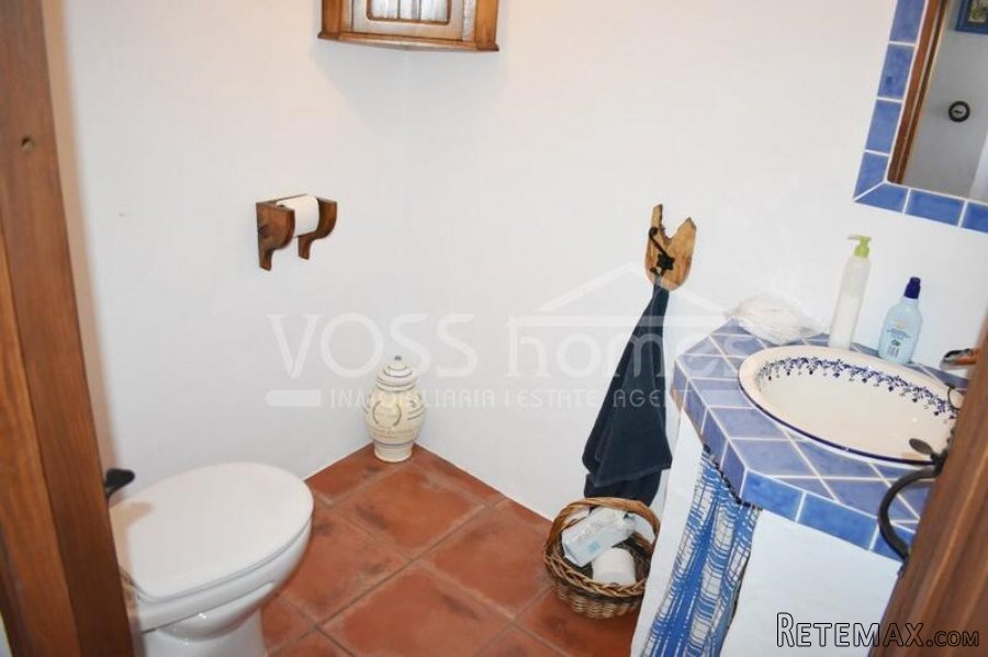 A lovingly and quality renovated edge of village house of.. - 19