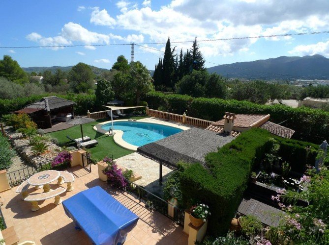 Luxury villa three bedroom three bathroom villa sits which.. - 2