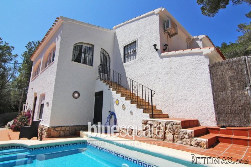 Lovingly refurbished property in quiet..