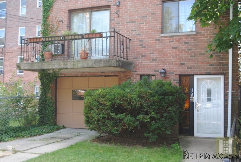 6 bedroom House For Sale: 208 LAKEVIEW..