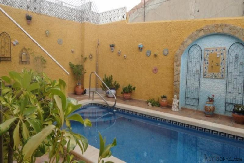 Corner terraced house, private pool and..