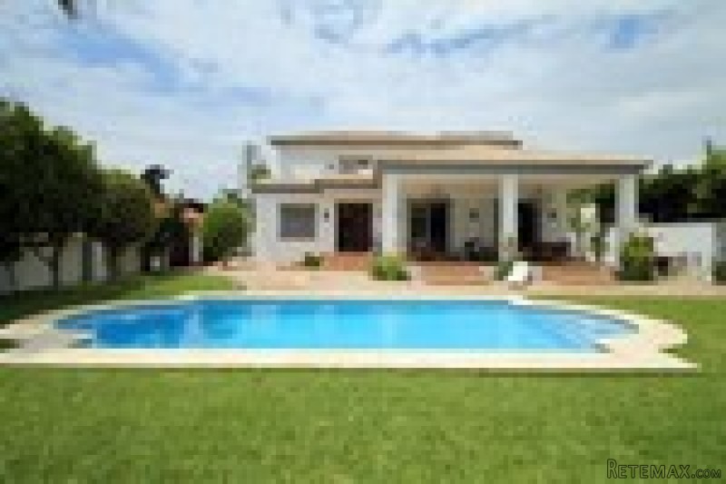 5 Bedrooms - Villa - Malaga - For Sale