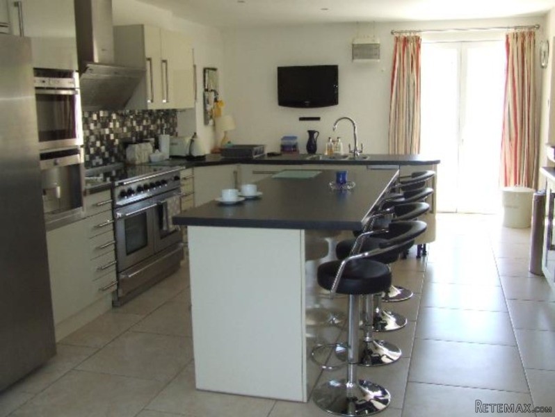 Superb Modern House Set In 1.43 Acres.. - 2