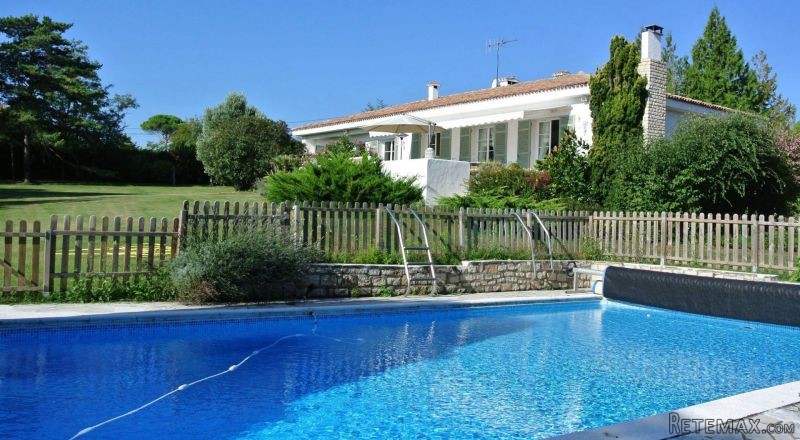 Charming Bungalow With Tennis Court.. - 2