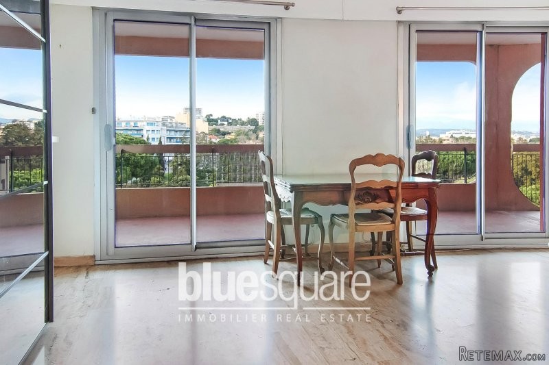 FOR SALE IN THE TOWN CENTRE OF ANTIBES..