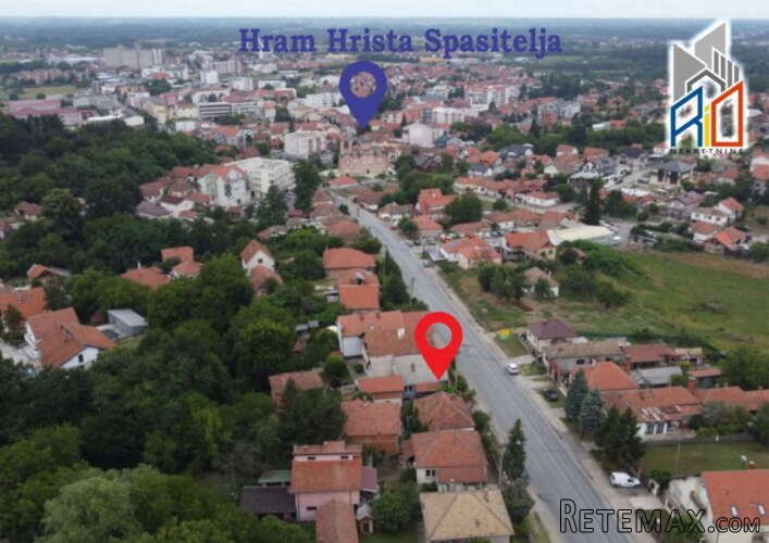 NA PRODAJU! Useljive dve kuće na korak od centra Uba - 2