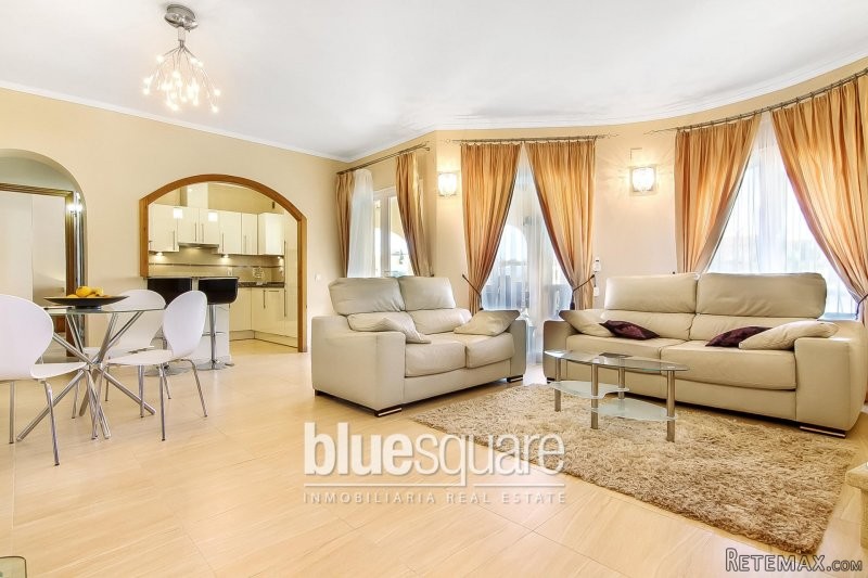 Immaculate 4 Bedroom 3 Bathroom Villa.. - 2